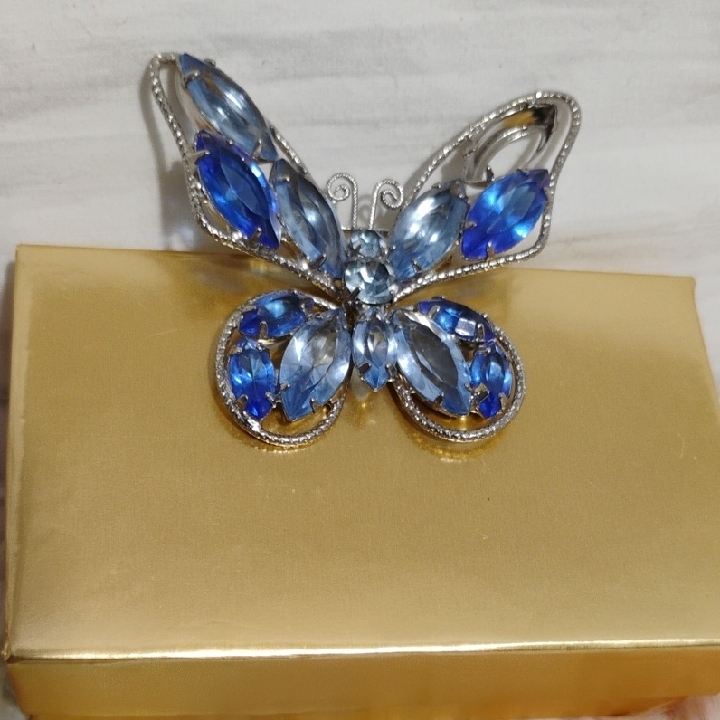 Juliana Vintage Unsigned Elegant Blue Butterfly Brooch 59$
